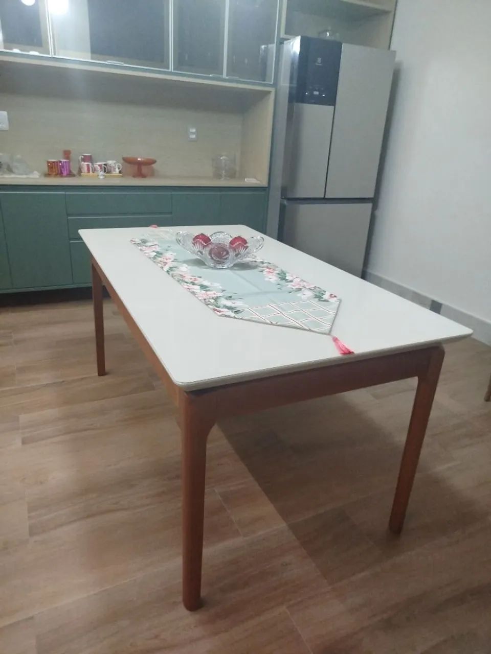 Mesa de Jantar Clássica com Tampo Branco de Vidr - Foto 3