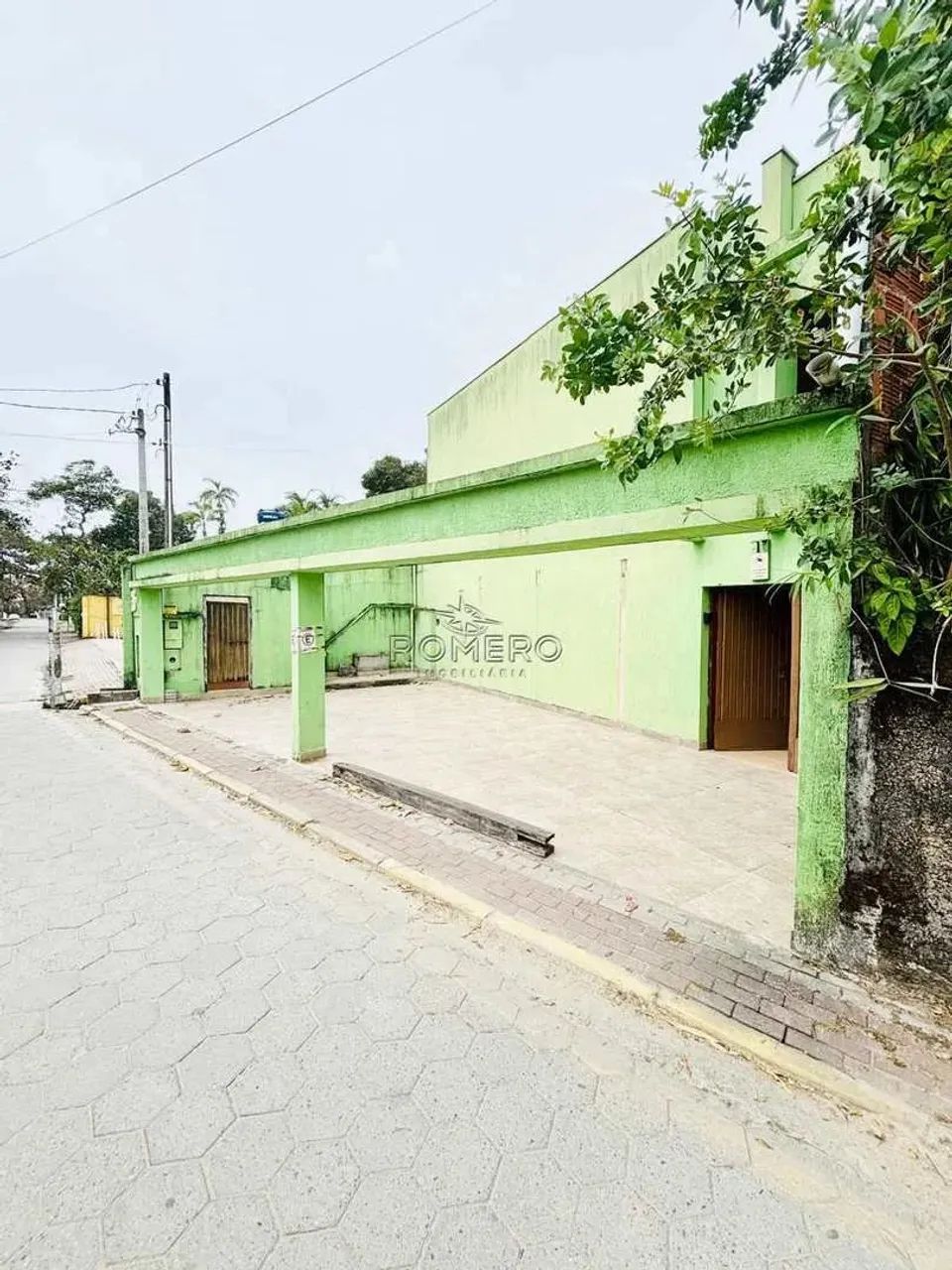 Prédio com 8 quartos, Praia do Lázaro, Ubatuba - R$ 1.5 mi, Cod: 2702
