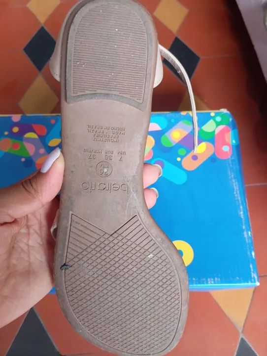 Sandálias douradas em ótimo estado - Foto 4