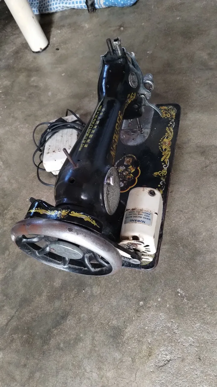 Máquina de Costura Antiga