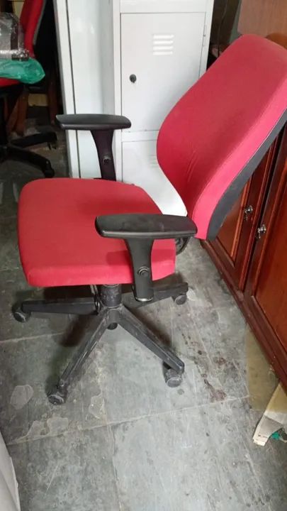 Cadeira Diretor em bom estado.  - Foto 4