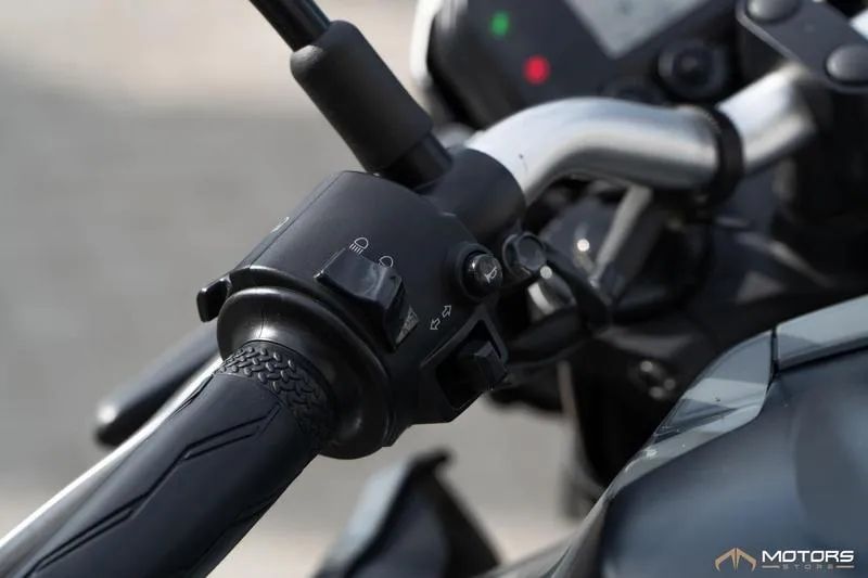 YAMAHA MT-03 321/ABS 2024 - Foto 12