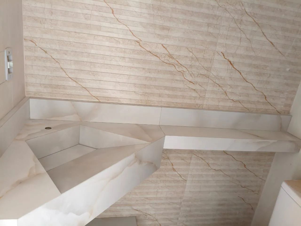 Lavatórios, bancadas e nichos em Porcelanato  - Foto 5