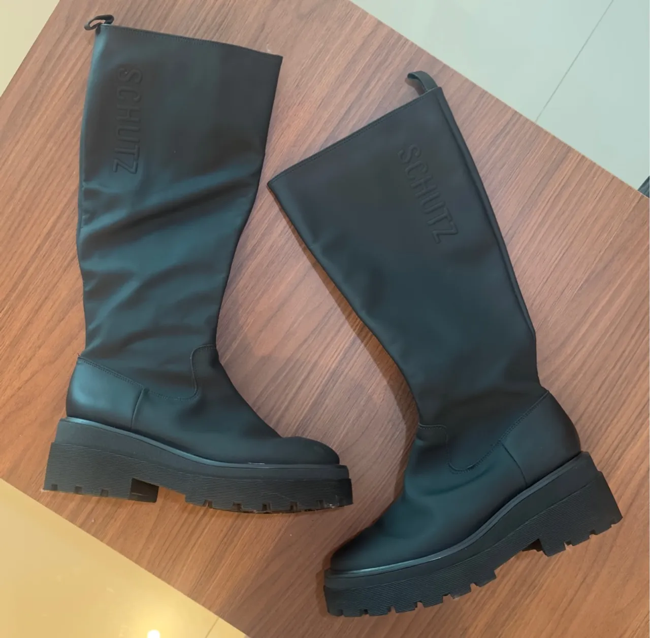 Bota Schutz - Couro Preto