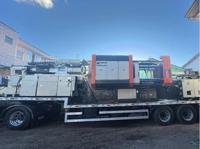 Máquina Injetora Plastico Meglio 1320/240 ano 2016