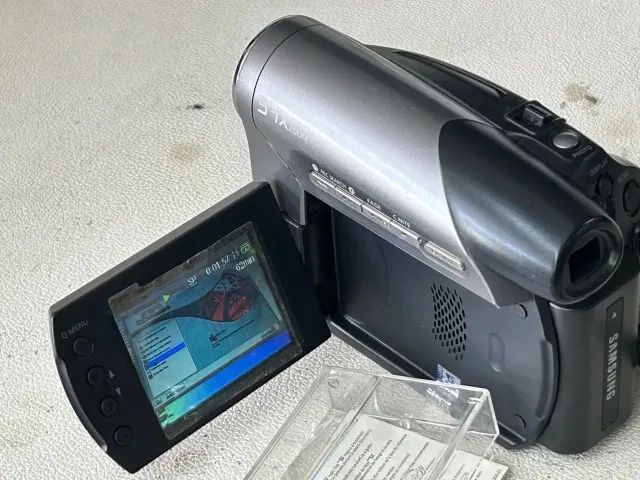 Filmadora Samsung DV Precisa trocar a bateria Com carregador 6 fitas