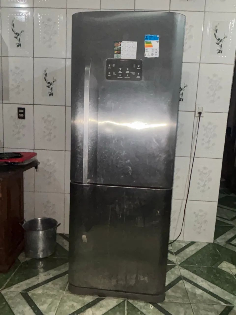 Geladeira Electrolux seminova bem cuidada 