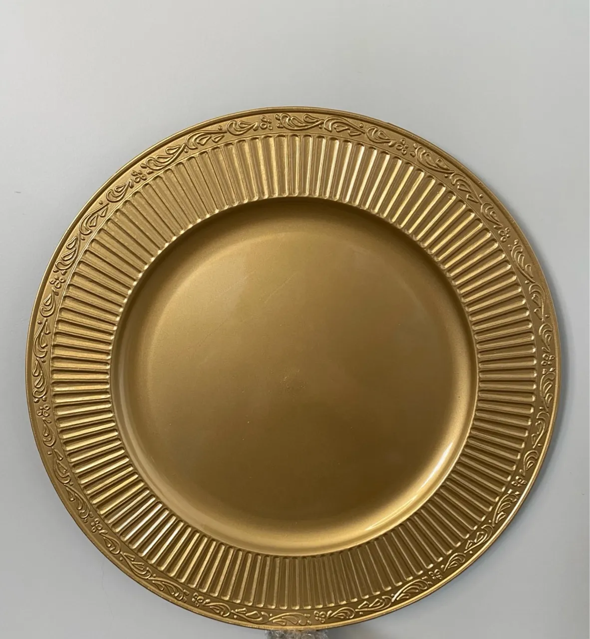 10 Sousplat em polipropileno 33 cm Dourado