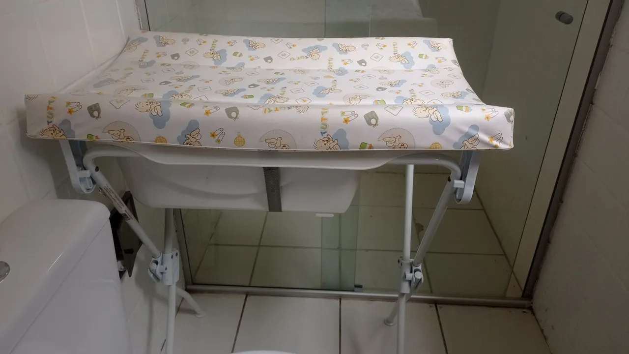 Trocador de Bebê com Banheira