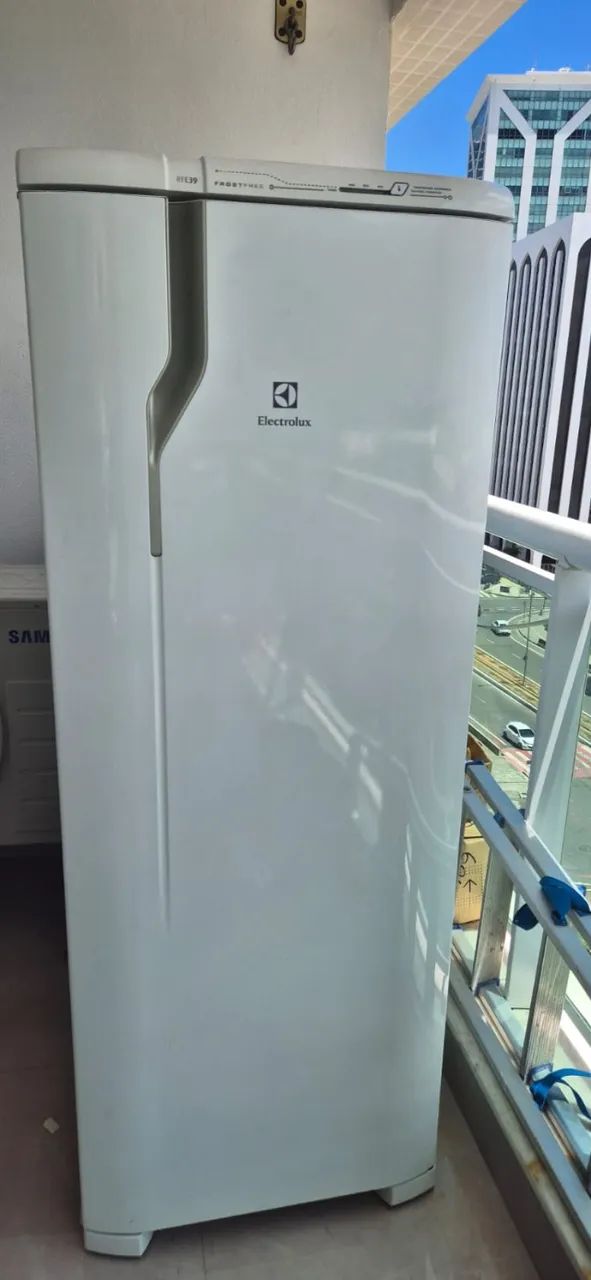 Vendo geladeira Electrolux modelo RFE39