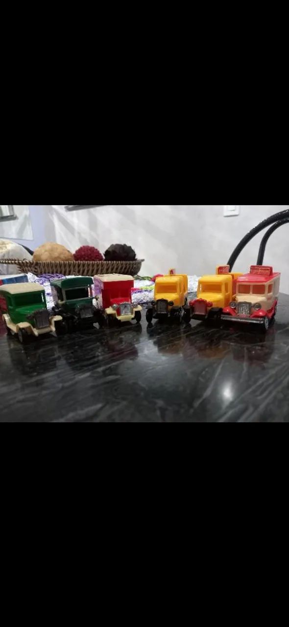 Miniaturas de Caminhões Antigos Colecionáveis