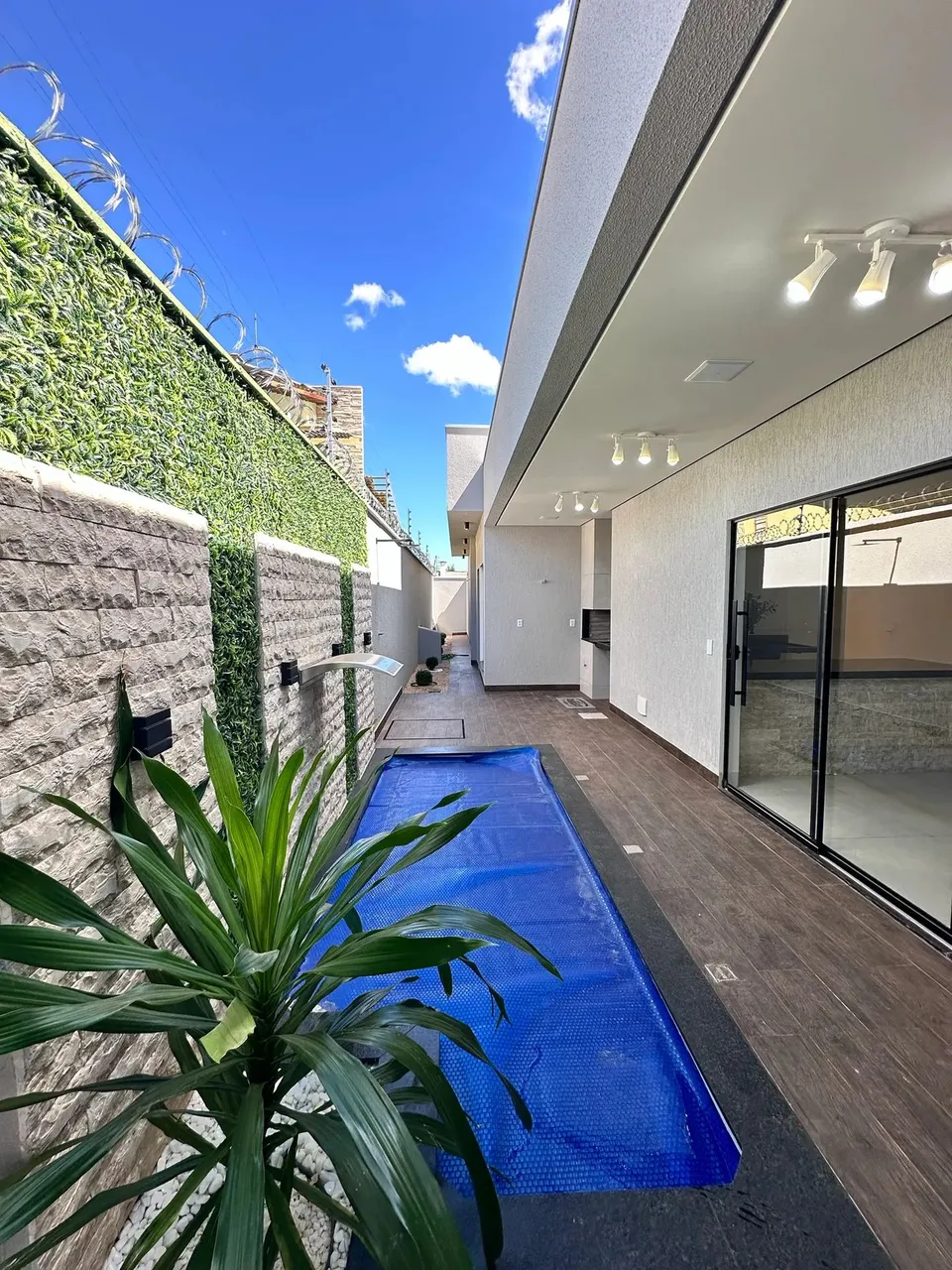 Casa moderna com 3 suítes plenas na 405 sul Palmas/TO
