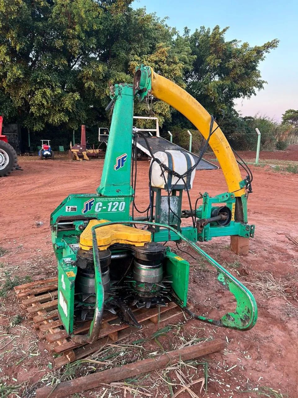 Ensiladeira JF C120 Área total 2019 C/ Inoculante - Tratores e máquinas  agrícolas - Setor Castelo Branco, Goiânia 1433697125 | OLX