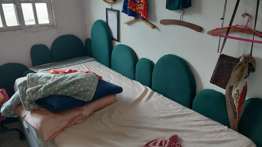 Cabeceira de cama em veludo verde