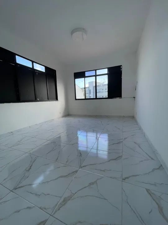 Casa com piscina em rua Pública próximo a Orla - Foto 4