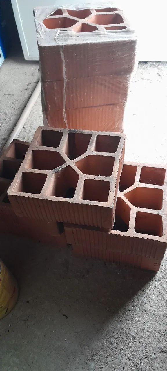 Cobogó Cerâmico Bruto 8 Furos 18x7x18cm <br><br> - Foto 3