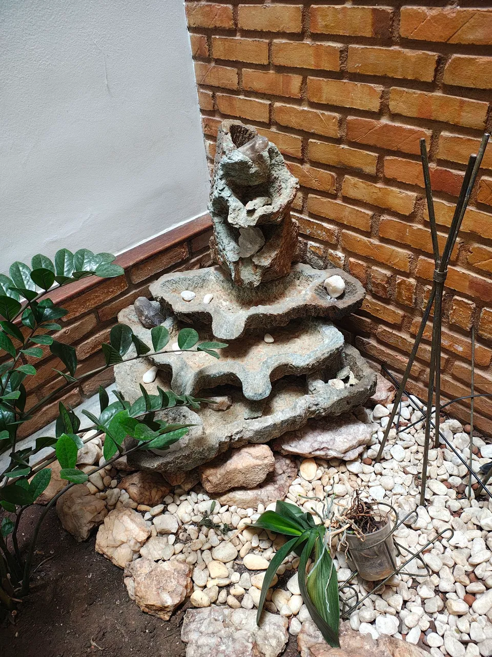 Cascata de pedra para jardim