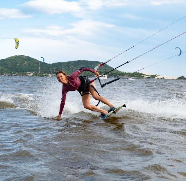 Aulas de Kitesurf/Wingfoil em Florianopolis com barco de apoio! - Foto 4