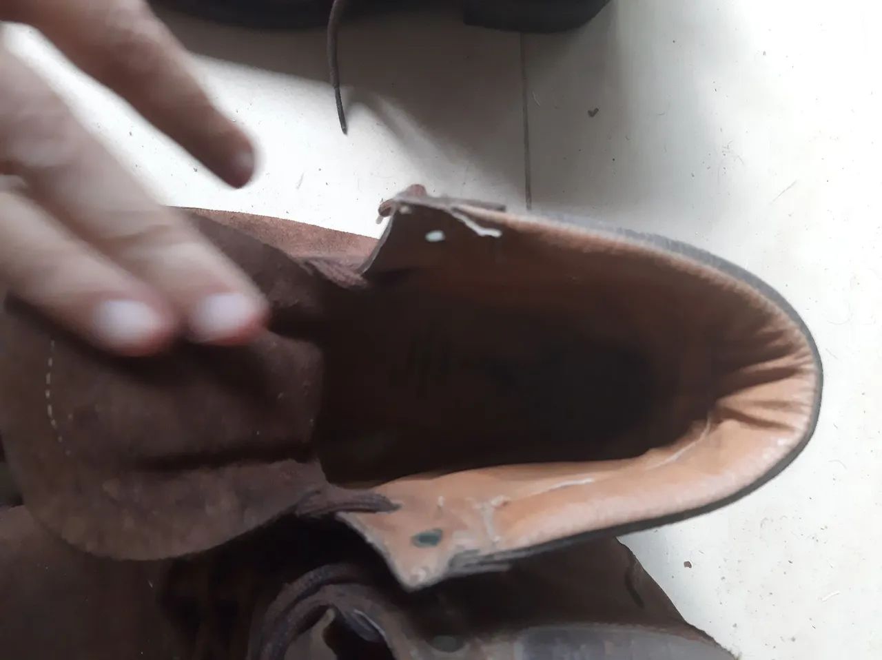 Bota de couro marrom