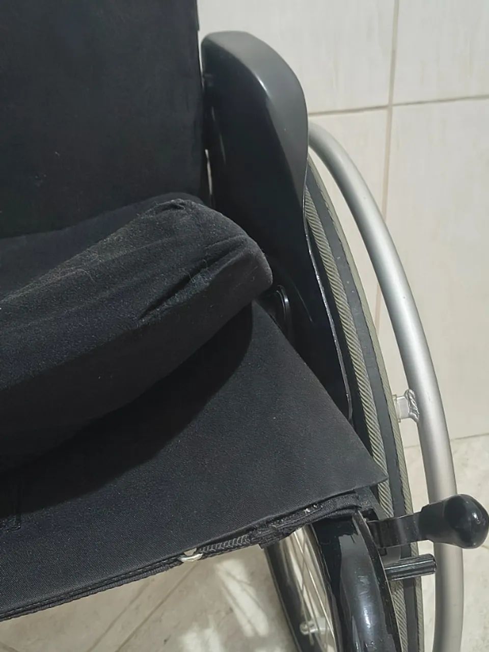 Cadeira de rodas Ottobock Ventus (semi nova) - Foto 5