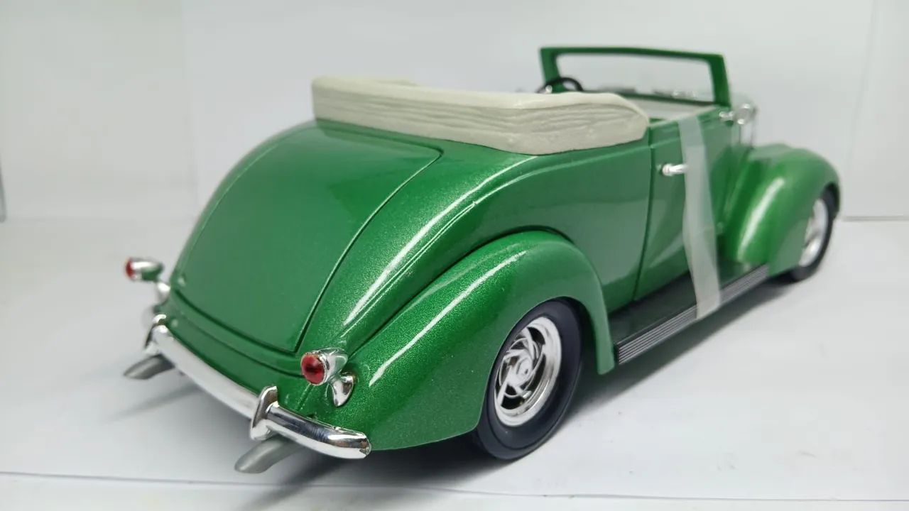 Miniatura Ford 1937 Convertible 1/18 - Foto 3