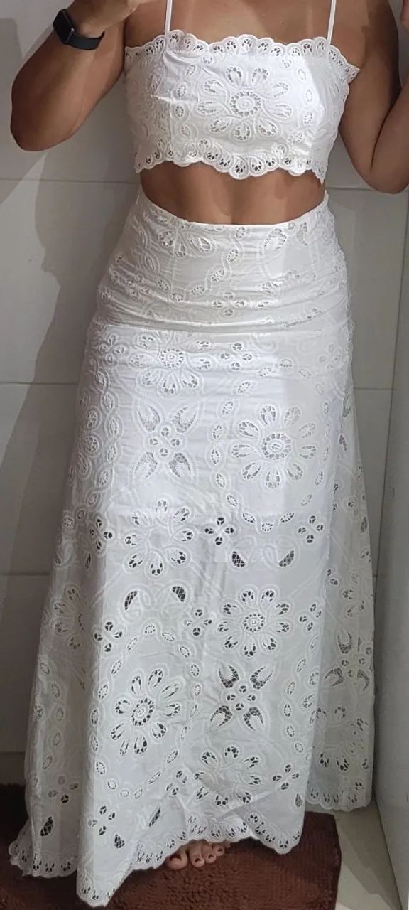 CONJUNTO BRANCO DE SAIA E CROPED NOVO