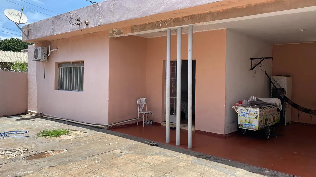 Casa para venda tem 210 metros quadrados com 4 quartos em Setor Coimbra - Goiânia - GO
