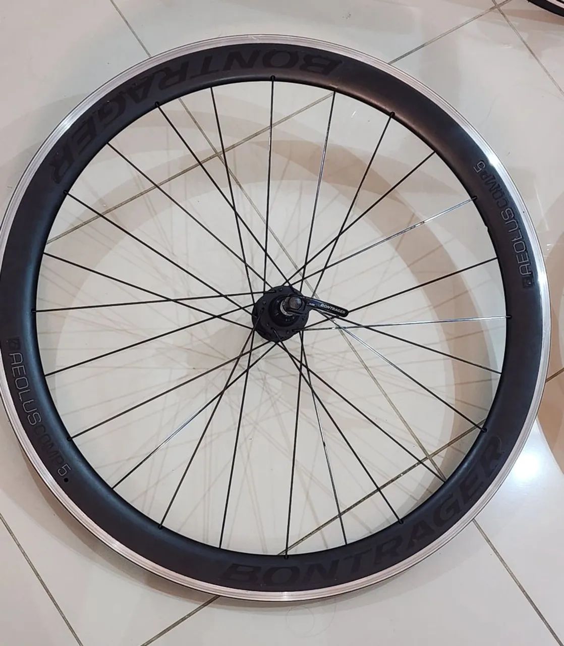 パーツ Bontrager Aeolus comp 5 50mm Roda de estrada Bontrager Aeolus Elite 50 TLR para disco - Trek