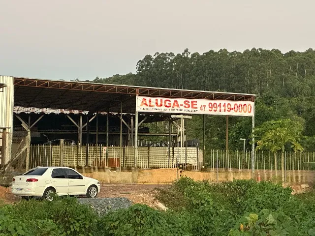 Galpão telheiro e pátio BR 470 entrada de Blumenau 