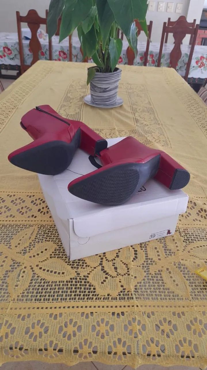 Botas vermelhas de salto alto - Foto 2