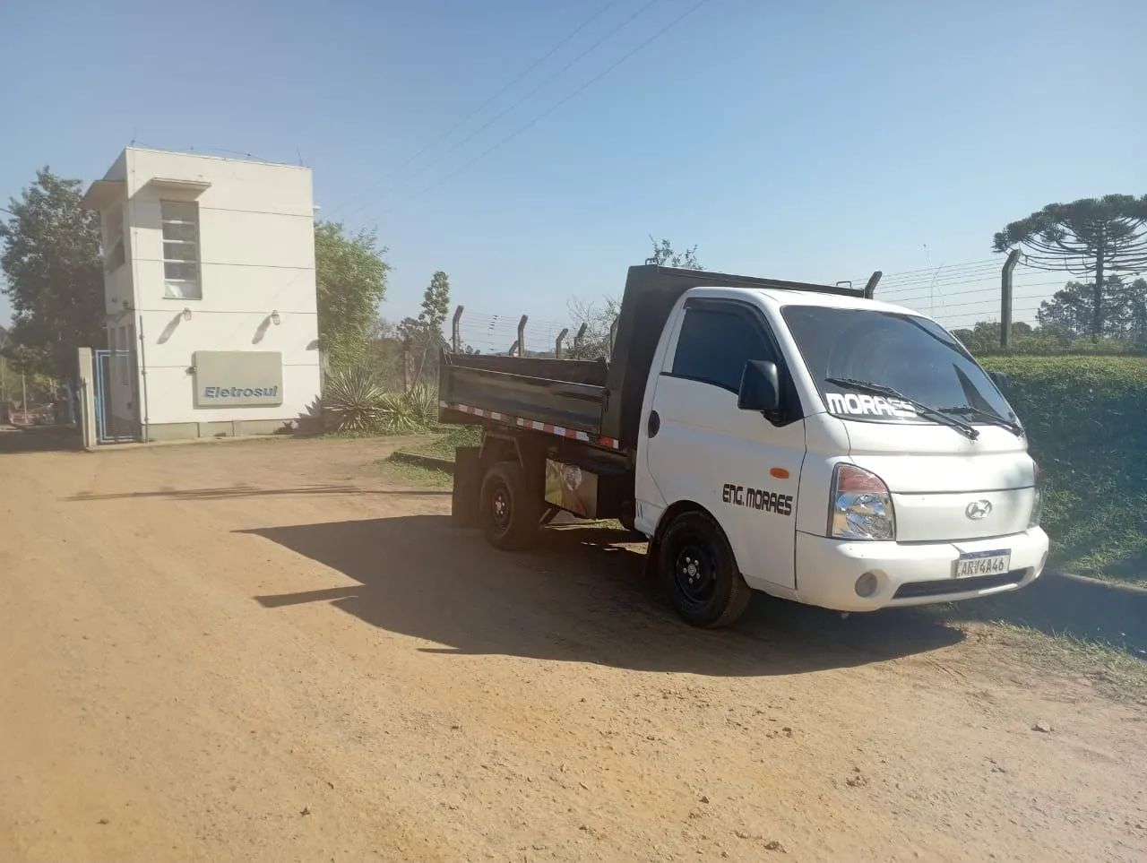 Vendo HR caçamba basculante 