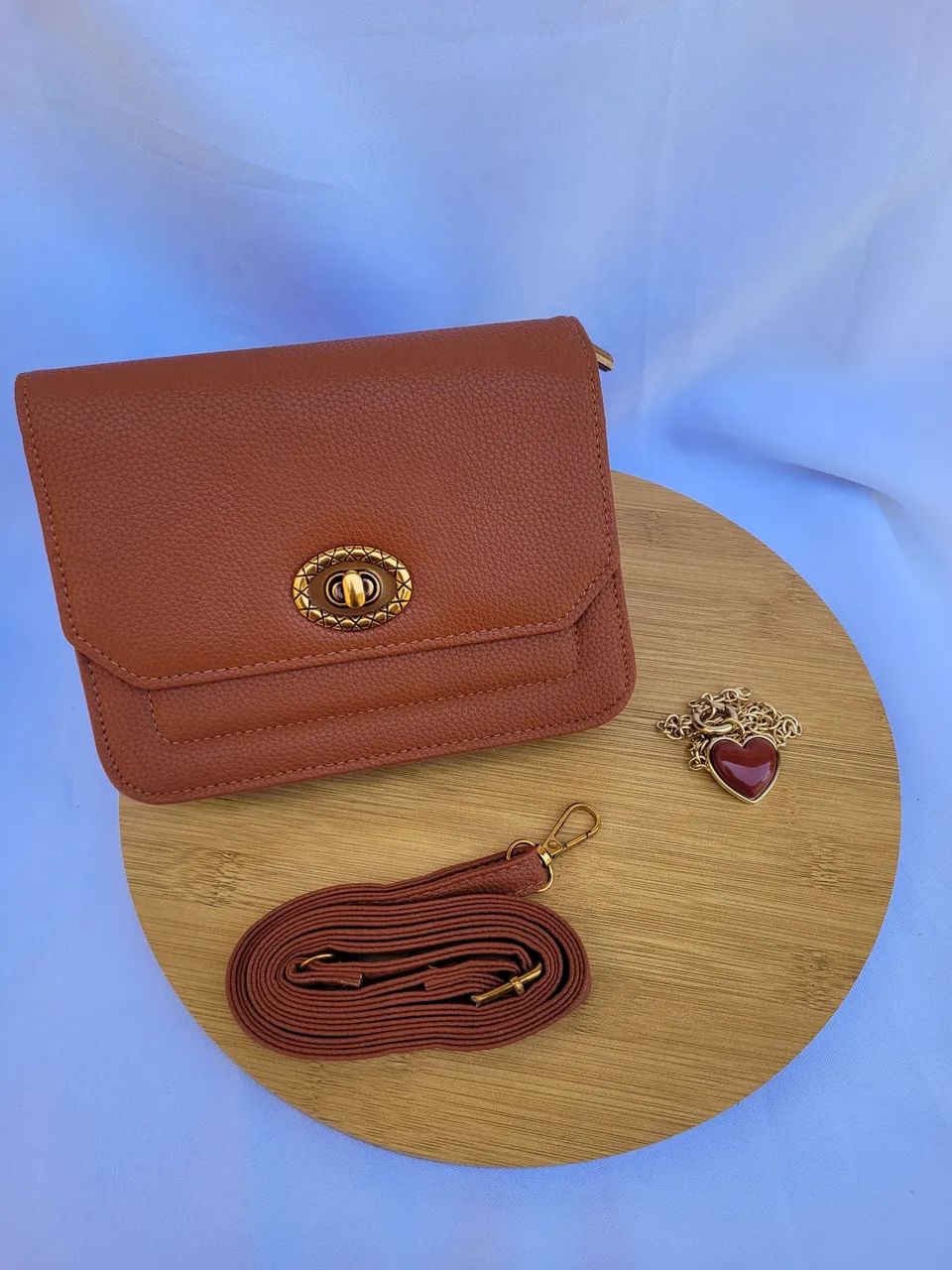 Bolsa marrom com alça transversal removível e ajustável