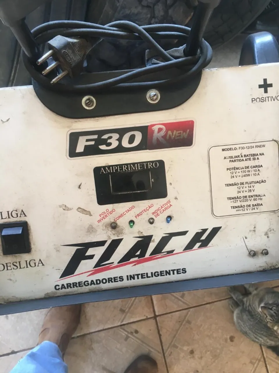 Carregador de baterias 10 A