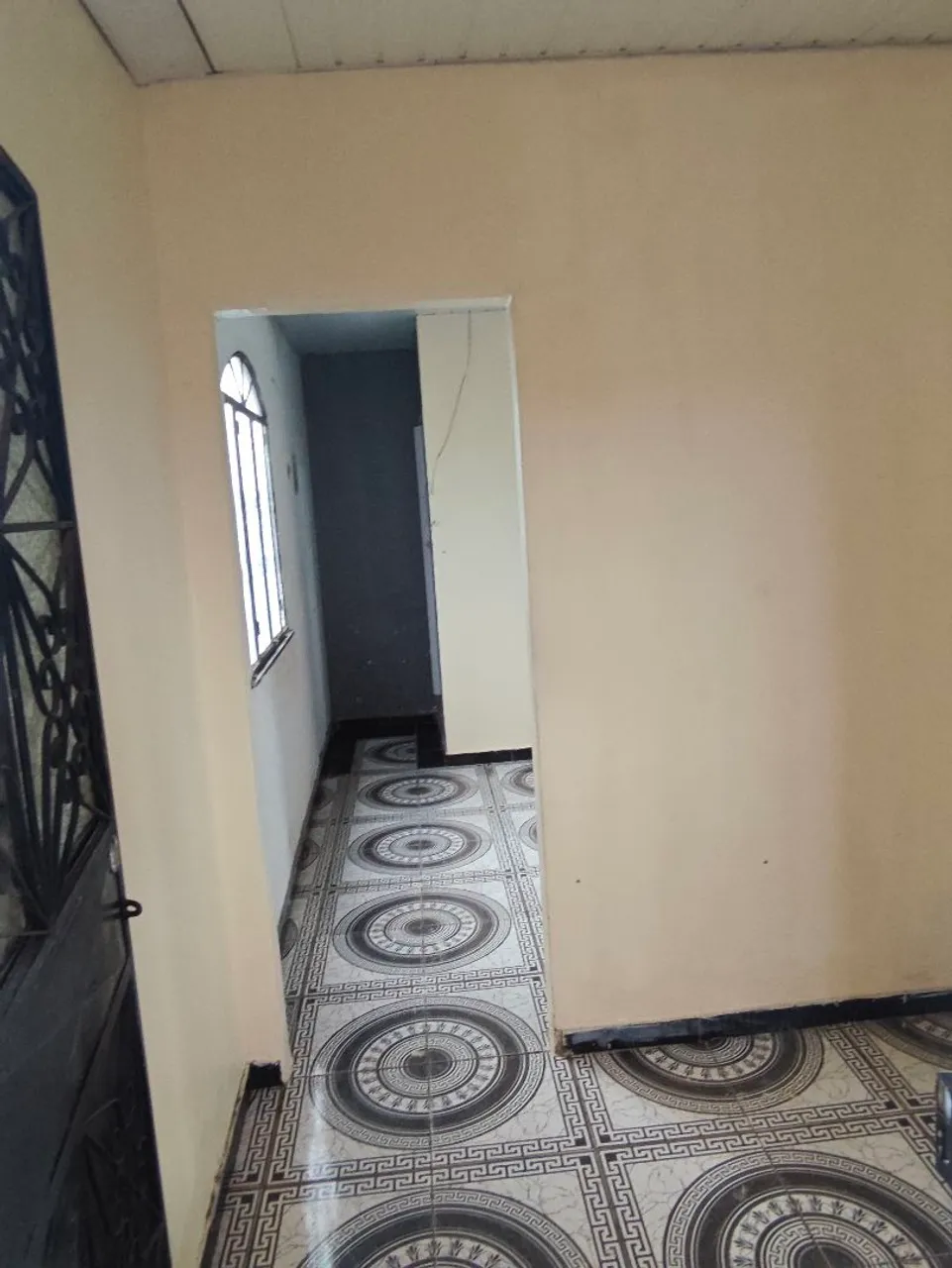 Kitnet com um quarto, cozinha e banheiro