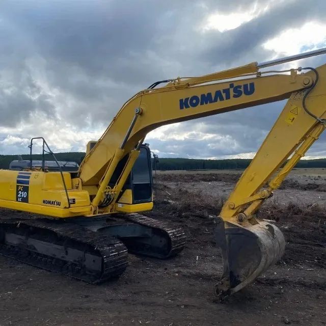 Escavadeira Komatsu PC 210 ano 2020 (repasse)