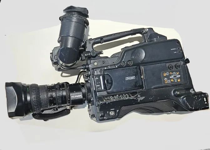 câmera sony dvcam modelo DSR-400. Lente com duplicador