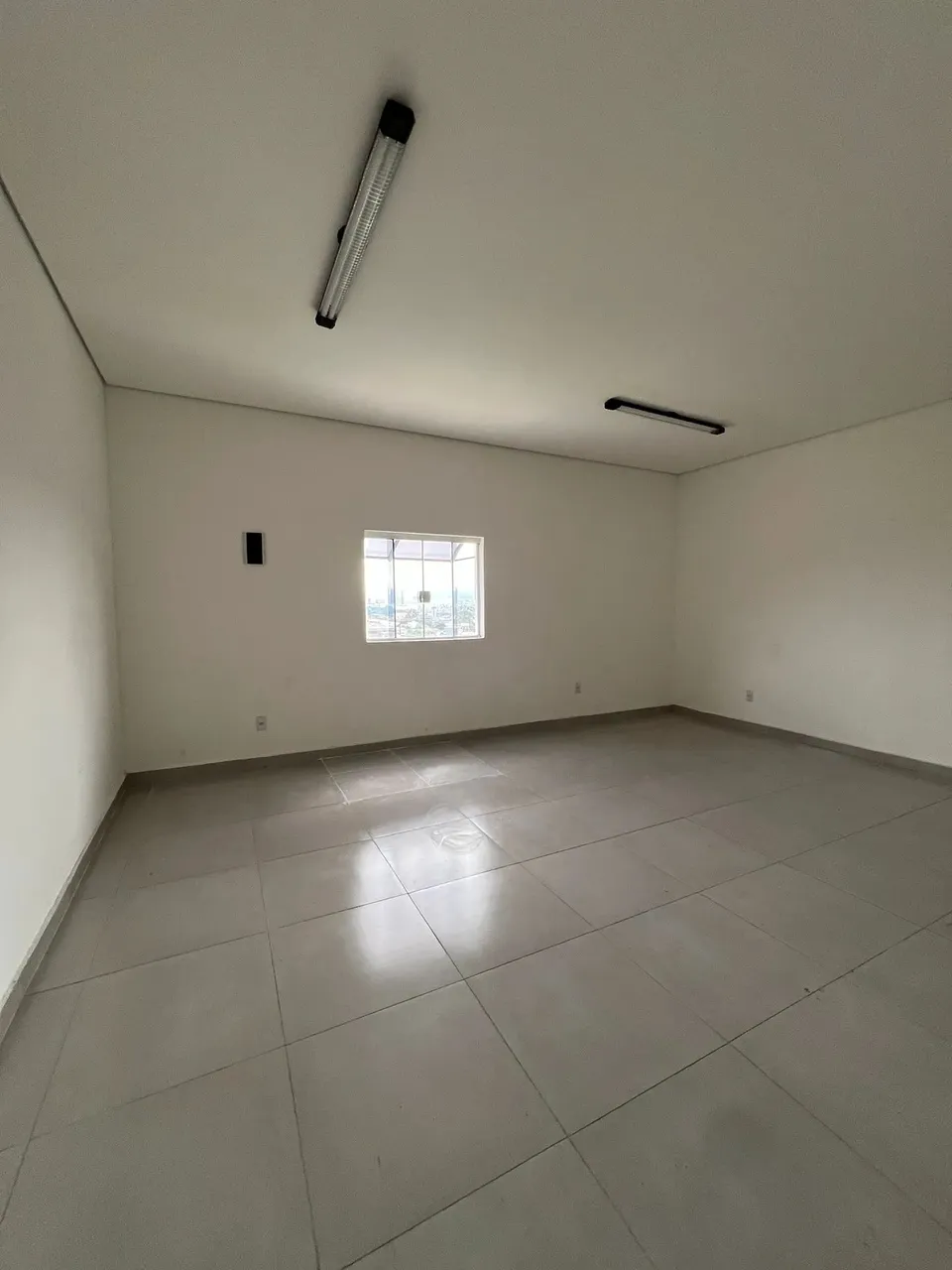 Sala Comercial de 28 m² em Carapicuíba