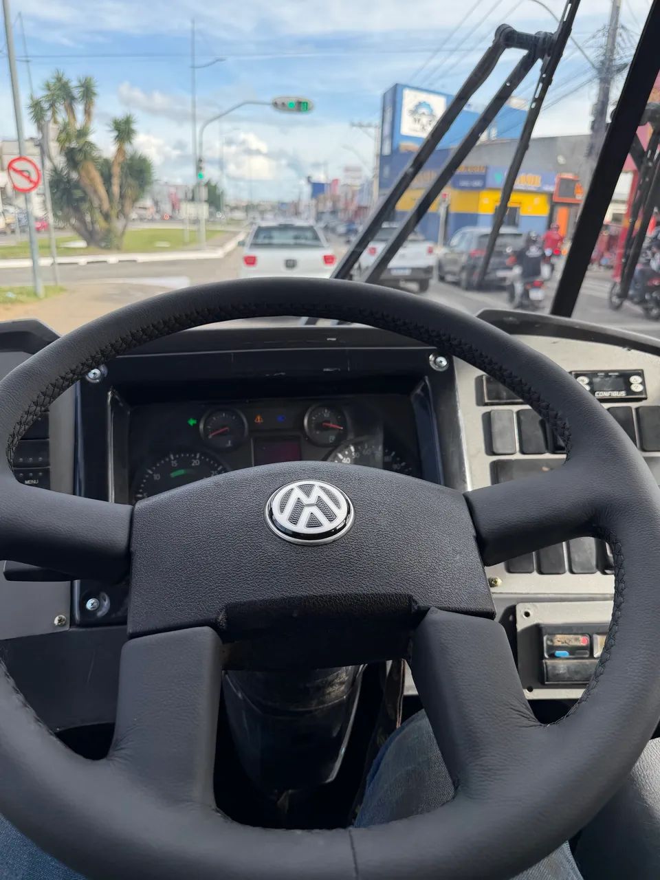 Microônibus Volkswagen 2014 - Foto 3