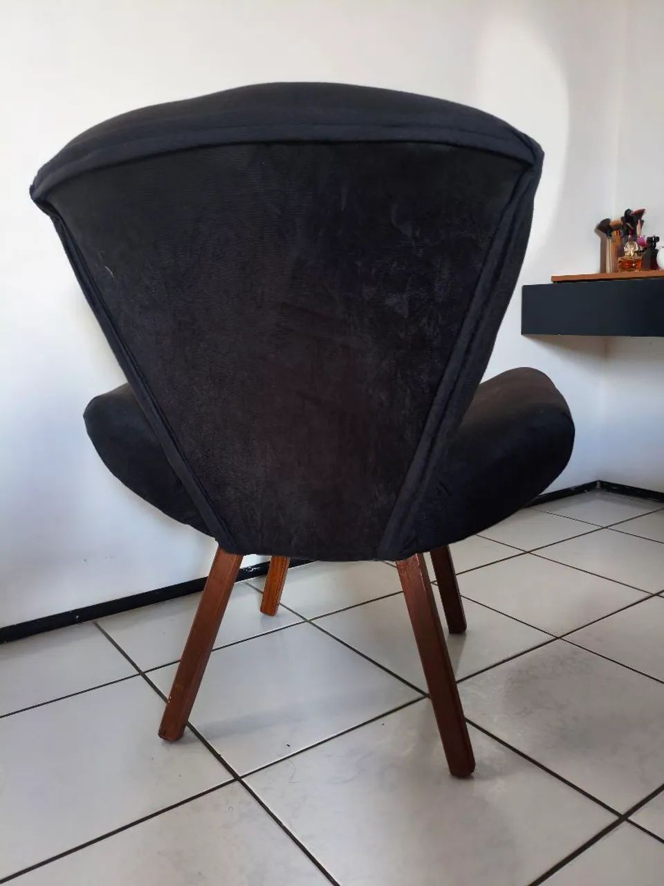 Vendo poltrona preta aveludado. - Foto 2