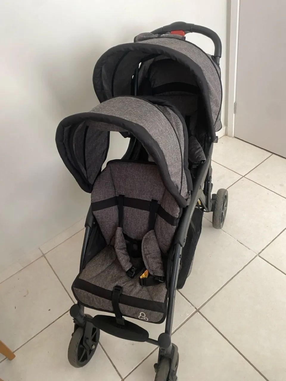 Vendo carrinho de bebê 1.100$ *
