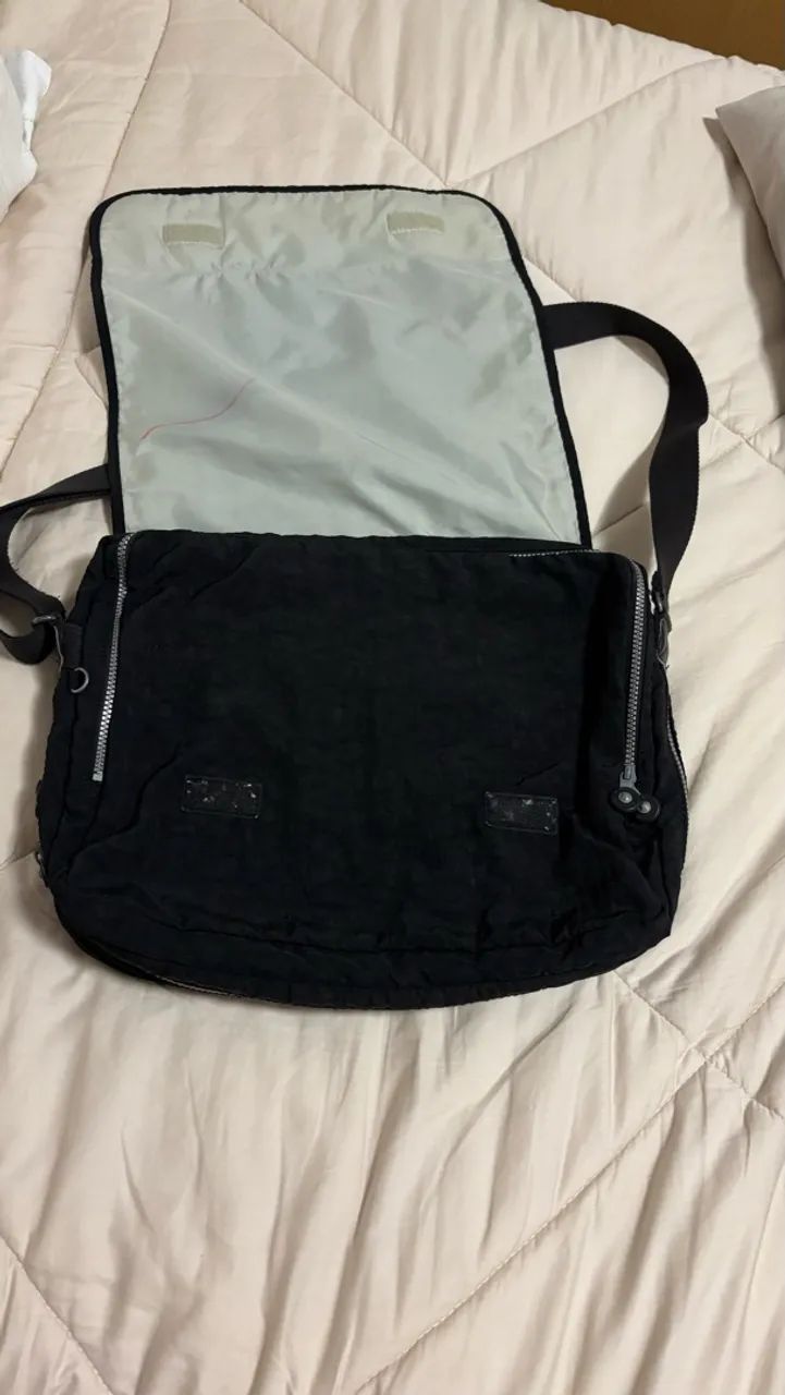 Bolsa Kipling Original Preta Transversal com Vários Compartimentos - Foto 2