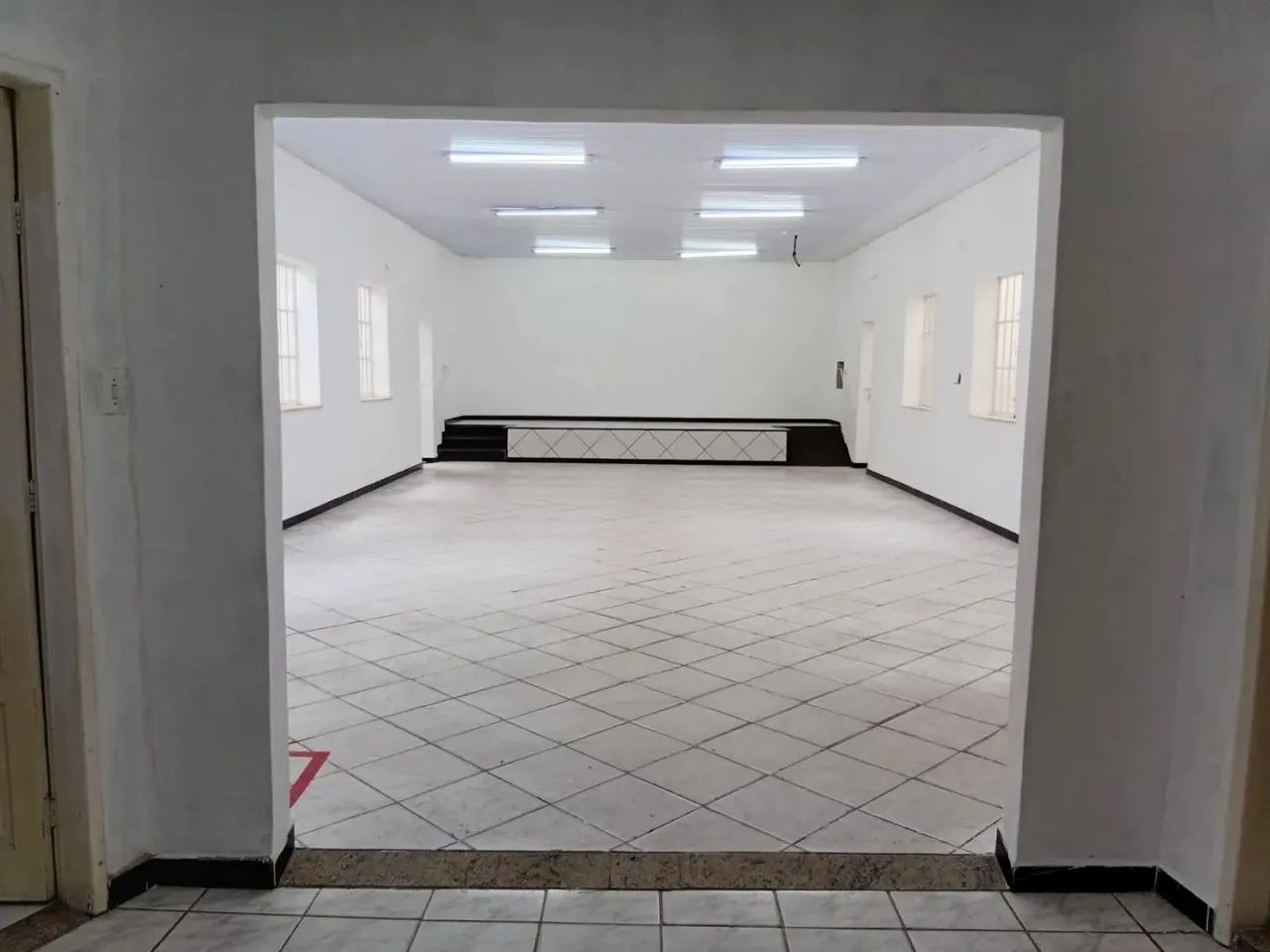Sala Comercial para Venda em Macaé, Engenho da Praia, 2 banheiros - Foto 3