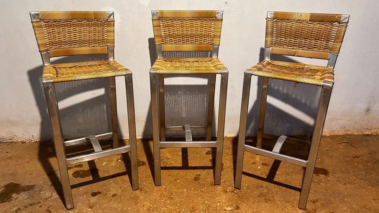 Vende-se 3 banquetas de alumínio e fibra  - Foto 2