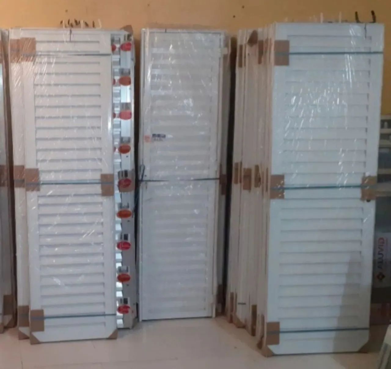 Porta de Alumínio Branco Entrega Grátis e Resistente ao Sol e Chuva - Foto 2