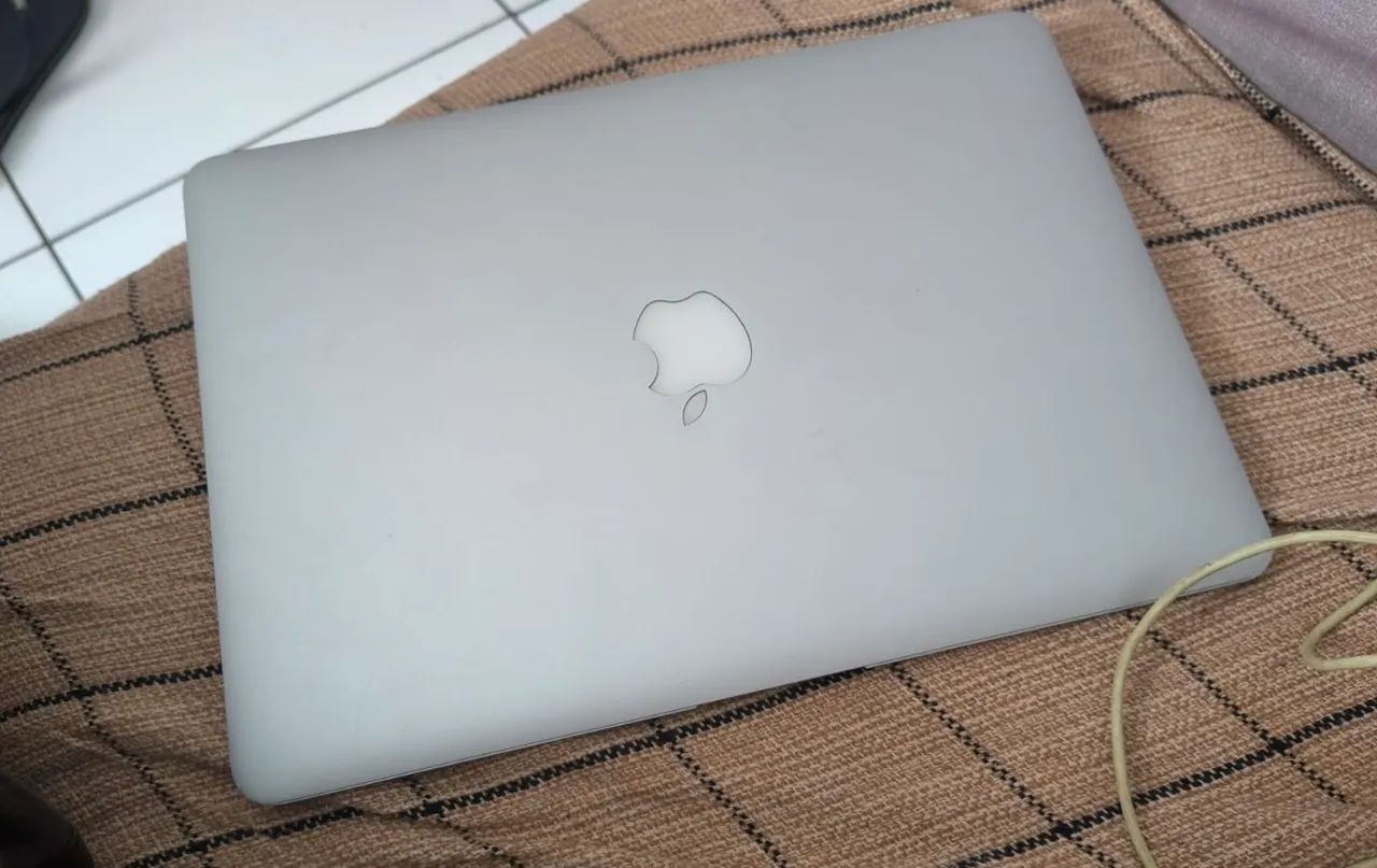MacBook Air 13 A1466 2015 i5 8GB SSD 512GB - Excelente Estado