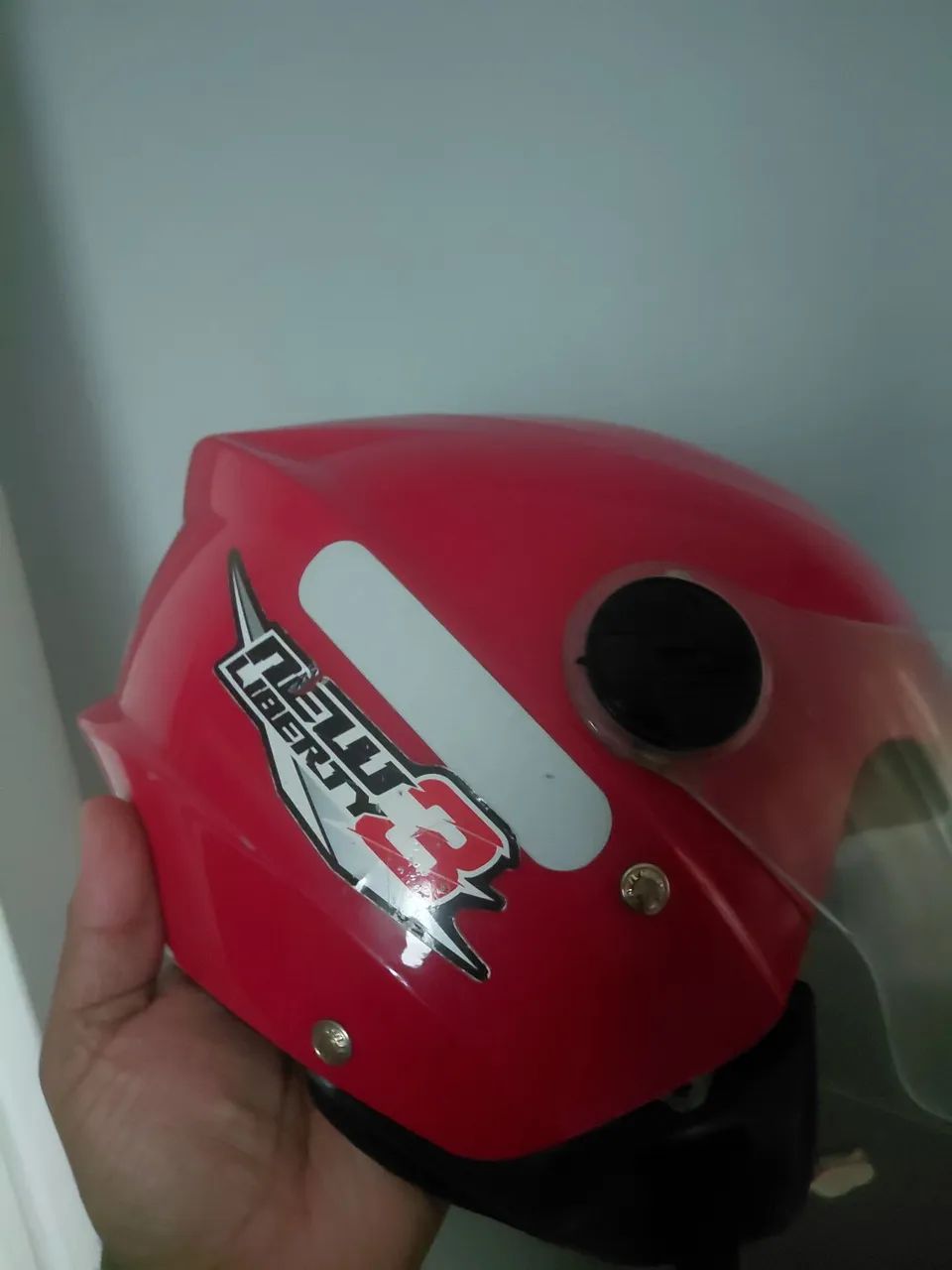 Capacete 50 reais novo. Leva o outro que tenho de brinde