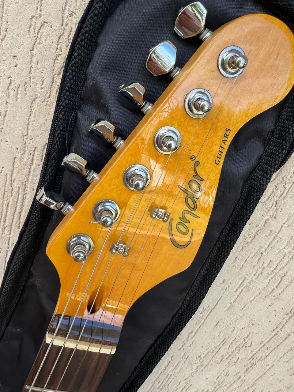 Guitarra Condor com capa - Foto 2