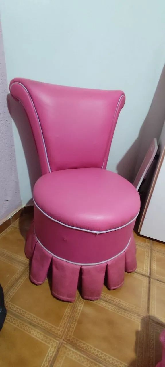 Guarda Roupa, Cômoda, Cama e Poltrona Rosa - Foto 4