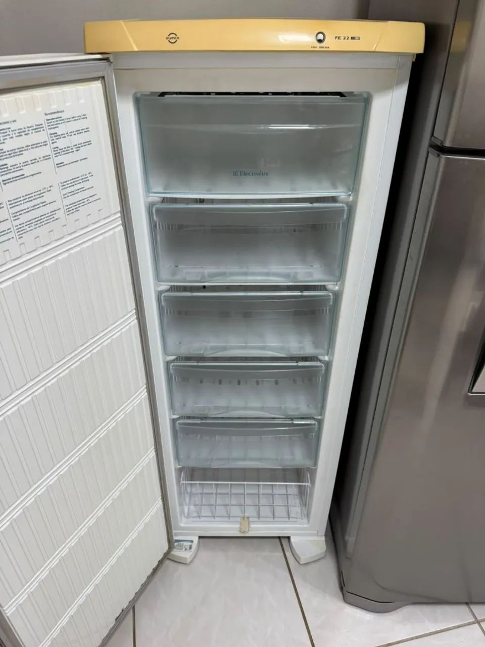 Freezer vertical Electrolux Fe22 - Foto 3