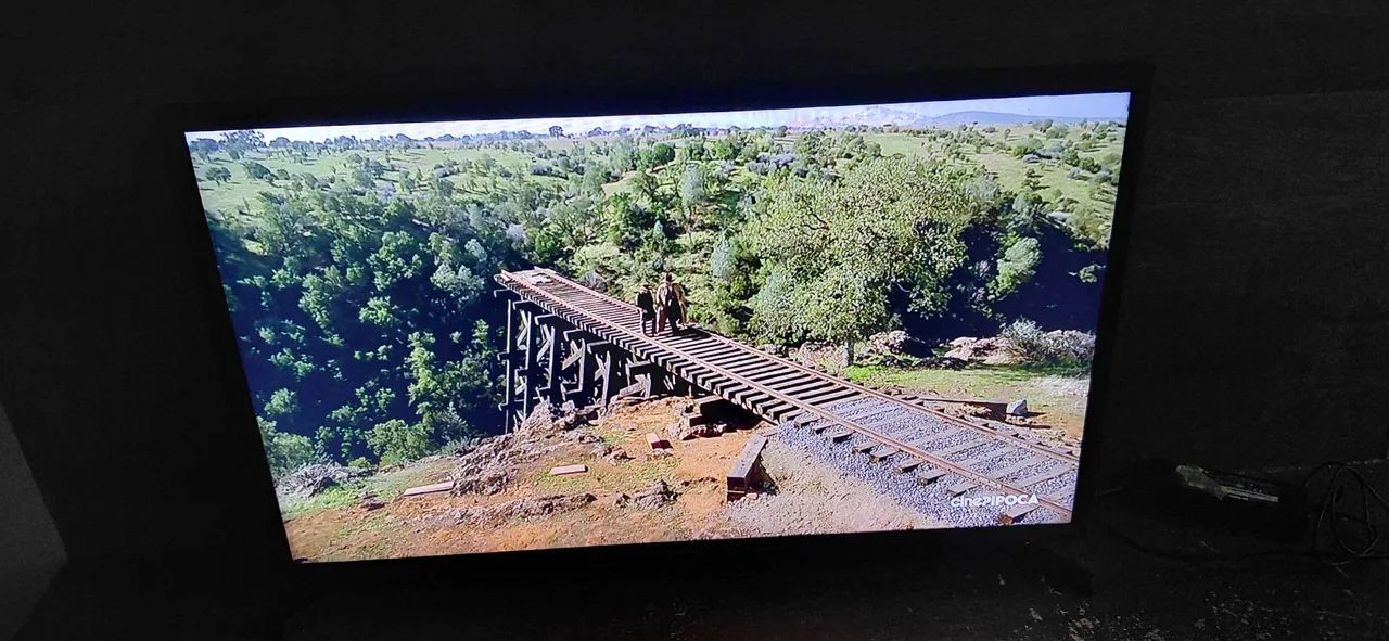 Vendo a TV Samsung Smart 32 polegadas funciona tudo certinho - Foto 4